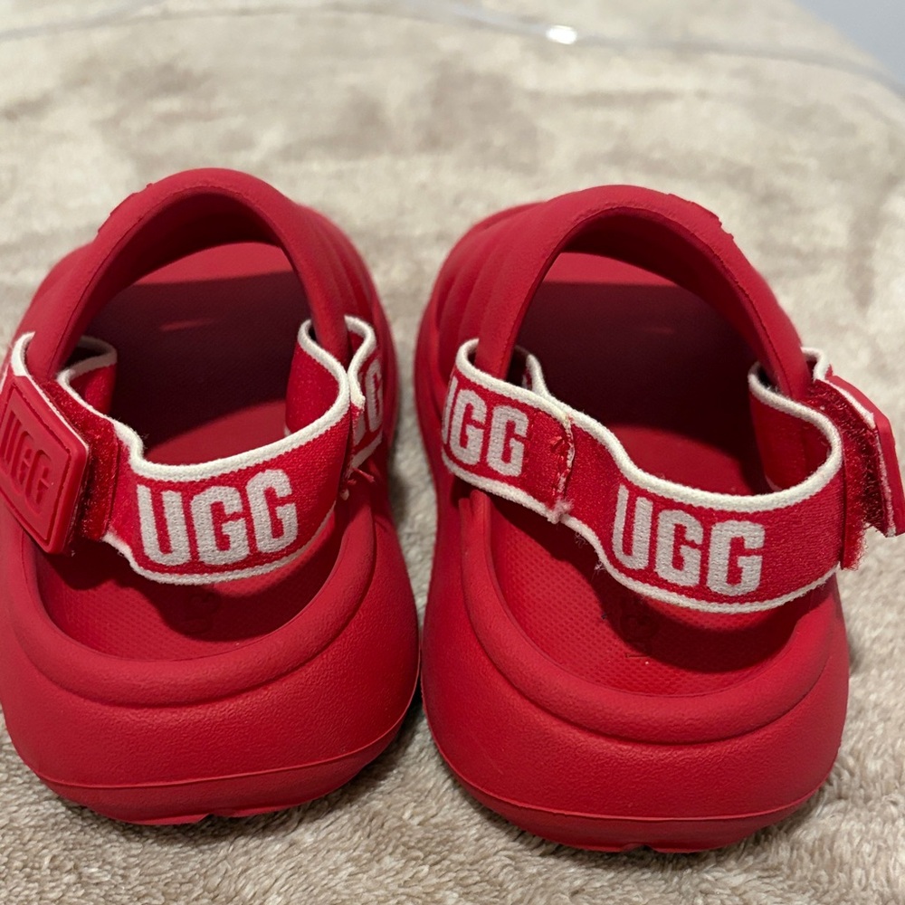 UGG Kids Vibrant Red Sandals - Picture 2 of 4